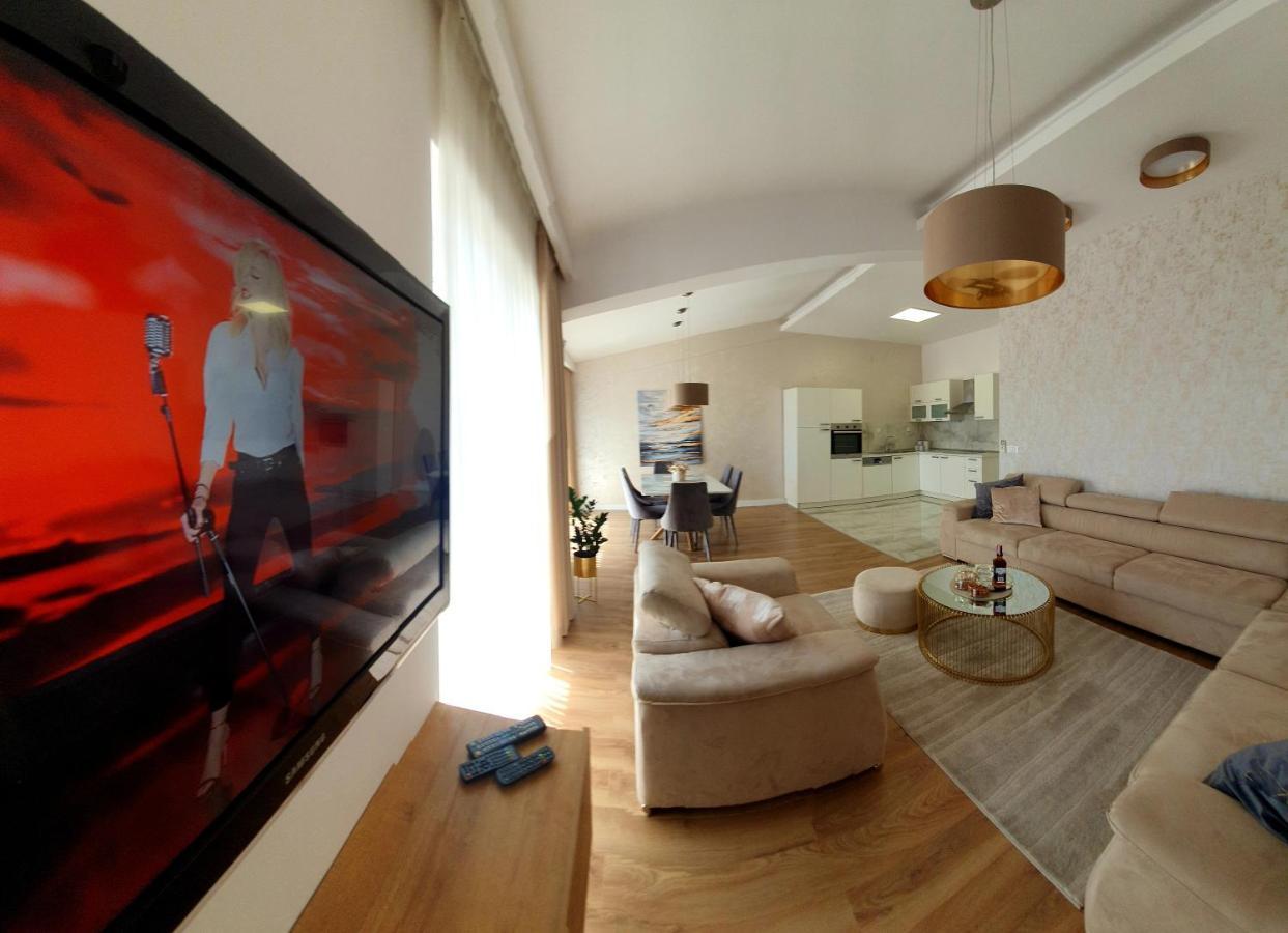 Grey House Apartment มาคาร์สกา ภายนอก รูปภาพ