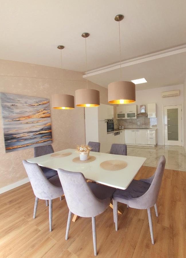 Grey House Apartment มาคาร์สกา ภายนอก รูปภาพ